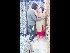 Pakistani Moti Aunty Ko Khade Kade Ghodi Banake Aisa Pela Ki Uske Mote Mote Dudu Jhulne Lage