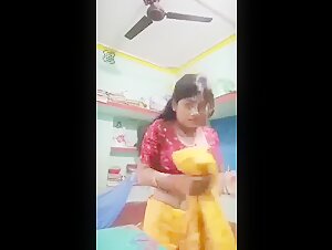 Very Hot Desi Dehati Girlfriend Removed Her Blouse, Bra And Showing Her Big Boobs