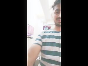 Bada Harami Boyfriend Hai, Oyo Me Chudai Se Pahle Reels Banane Ke Bahane Girlfriend Ke Boobs Aur Gand Dikha Di