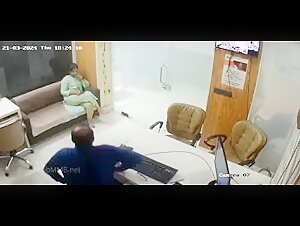 Instagram Meme Promotion Lena Koi Inse Sikhe, Dost Ki GF Promotion Ke Liye Mehnat karte Hue Viral Video MMS 2 of 2