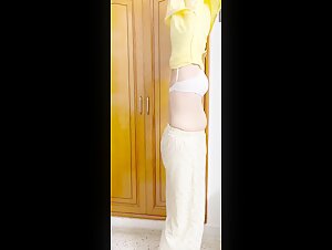 Sharmili Sundar Bhabhi Ka Kapde Utar Ke Pura Nanga Badan Dikhate Video, Big Boobs Aur Badi Gand 1 of 4