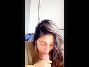 Souteli Bahan Ko Bathroom Me Lund Chuswaya, Lund Chusne Se Jyada Handjob De Rahi Hai Ye Behan