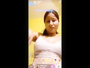 Sexy Instagram Cam Girl Ritika Pandey Premium Video, Showing Her Big Boobs And Shaking Them