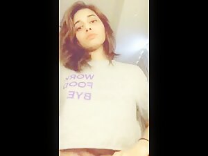 Hot Pakistani LAdki Ne Ame Chote Mamme Dikhaye Aur Nipples Kitchane Lagi