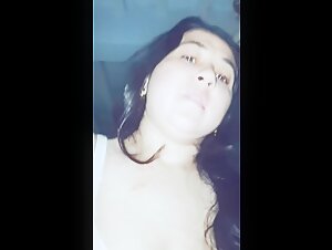 Beautiful Paki Moti Wife Bra Utare Bina Hi Lund Par chad Gayi, Lover Video Bana Raha Hai 2 of 2