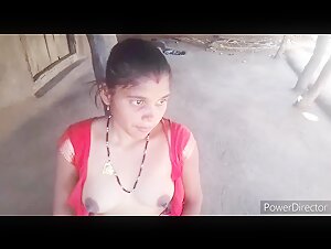 Cute Dehati Bhabhi Ne Aangan Me Boobs Dikhaye Aur Jamin Par Letkar Chudi