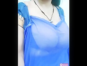 Hot mallu girl showing big boobs cleavage in transparent saree