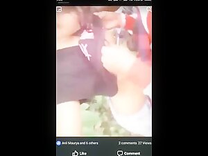 Horny girl apni juicy tits chuswa rahi hai chapri ladke se