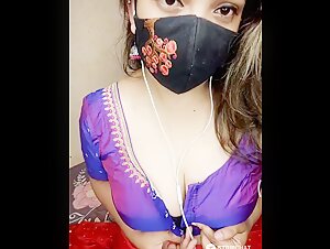 Stripchat Babe Kute Kannadti Removing Blouse And Showing Her Milky Boobs