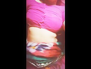 Kamuk Dehati Bhabhi Ne Saree Kholkar Cht Dkhayi Aur Chut Me Bottle Dalne Lagi Video Call Par