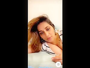 (Non-Nude) Sexy Babe Vansheen Teasing And Showing Glimps Of Her Huge Boobs, 8Minutes Video