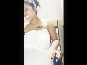 Instagram Famous Oasi Das Shower Live Cam