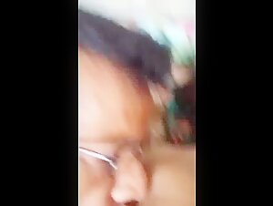 Biwi K Mote Mote Boobs Dabake Chusta Pati, Biwi Maje Lete Hue Video Bana Rahi Hai
