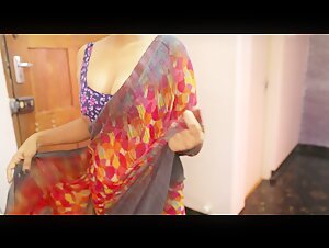 Khana Banakar Khane Ke Liye Bhulane Gayi Biwi Ko Work From Husband Ne Jamkar Choda