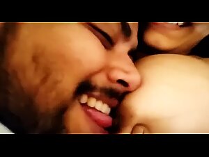 Girlfriend Ke Mote Chucho Me Se Doodh Peeya